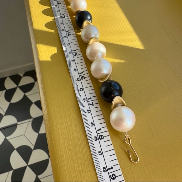 Vintage Jumbo Faux Pearl Necklace - Picture 3 of 8